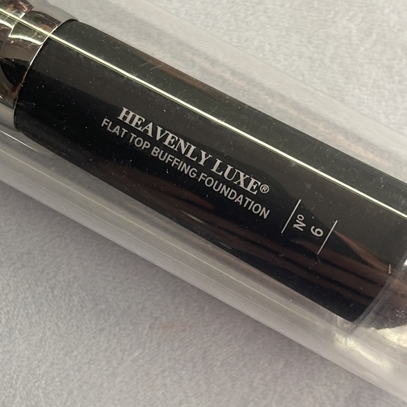 🧰 IT COSMETICS | HEAVENLY LUXE FLAT TOP BUFFING FOUNDATION BRUSH #6 - Picture 2 of 7